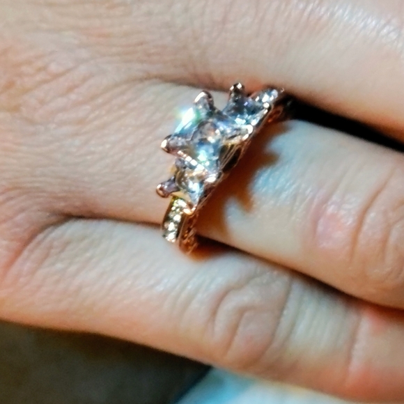 A size 7 1/2 Rose gold ring - Picture 8 of 11